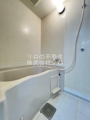 帰宅時間がずれても便利な追焚機能付バスルームです♪