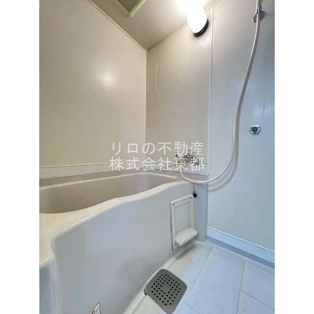 帰宅時間がずれても便利な追焚機能付バスルームです♪