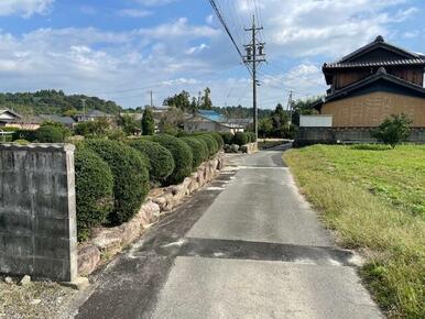 前面道路（南側）西から東へ撮影