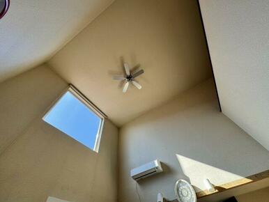 シーリングファンやエアコンもついております。