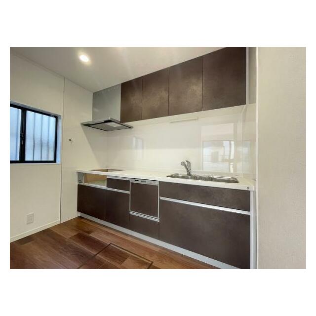 「システムキッチン」新品に交換しております。