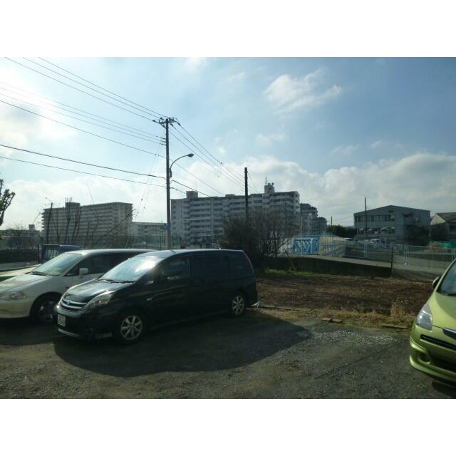 ★目の前が駐車場で日当たり良好★