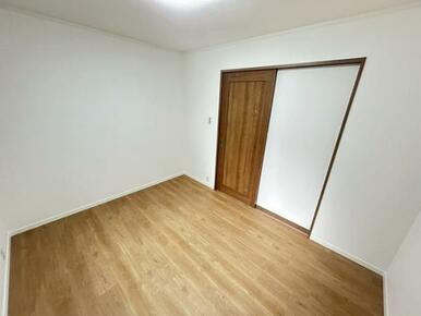 1階約6帖の洋室