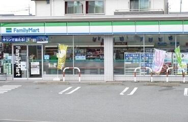 ファミリーマート伊勢上地店