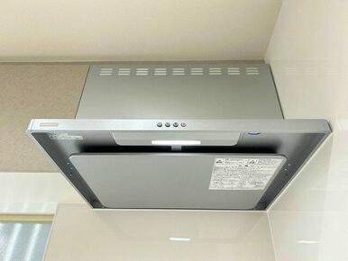 「キッチン」レンジフードも新品交換しております。