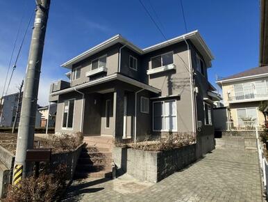 外壁屋根は塗装済み　外部環境にもよりますが5年から10年間はメンテナンスの手間が掛からず安心です