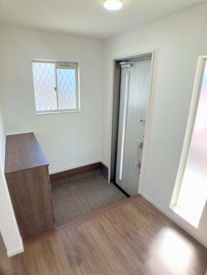 玄関ホール　シューズボックスを新設しました