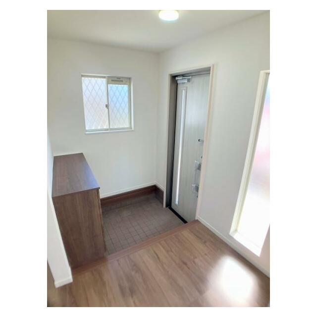 玄関ホール　シューズボックスを新設しました