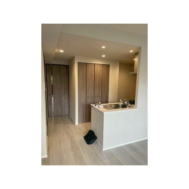 パントリー付きのキッチン