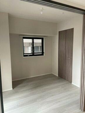 引き戸を開放すれば、リビング・ダイニングと一体で利用可