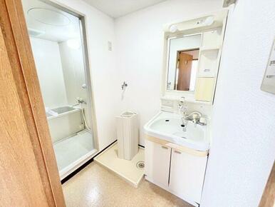 スペースが確保できる洗面所です