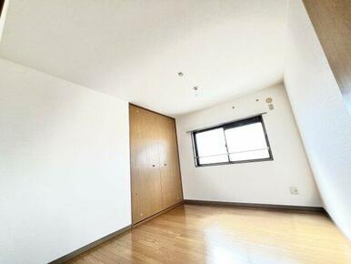 広々とした洋室です