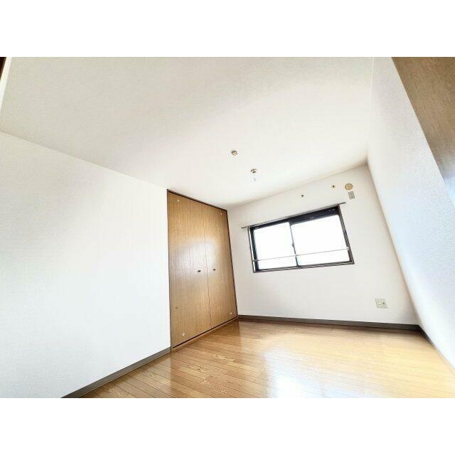 広々とした洋室です