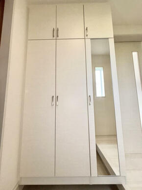 【1号棟玄関収納】
