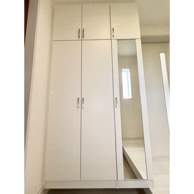 【1号棟玄関収納】