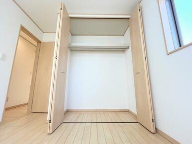 「2F北側洋室クローゼット」各室収納でお部屋を広々使えます