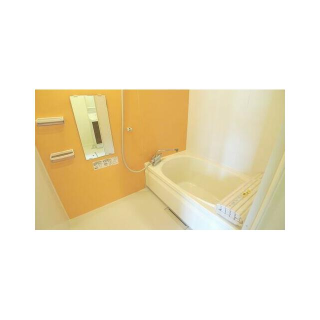 沸し直しができ経済的な追焚機能だけでなく、衣類乾燥や冬に浴室内を暖めてから入浴が出来る暖房機能も付…