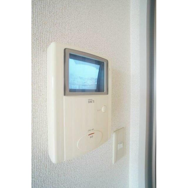 【インターホン】来訪者を映像で確認できるＴＶモニター付インターホンです！防犯上でも重要な設備ですよ…