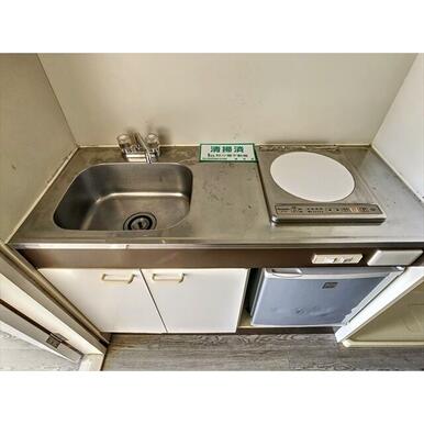 ＩＨ対応、ミニ冷蔵庫も付いたキッチン