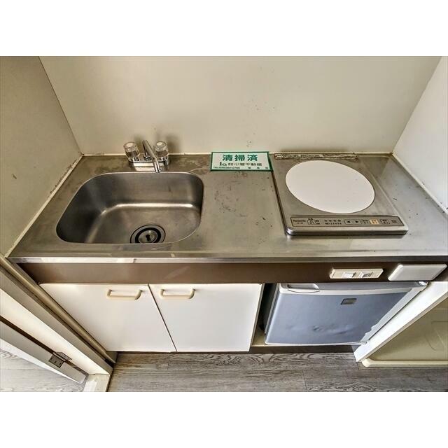 ＩＨ対応、ミニ冷蔵庫も付いたキッチン