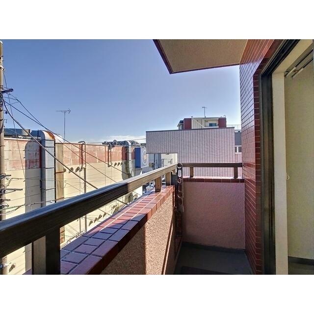 角部屋で風通し良いベランダです