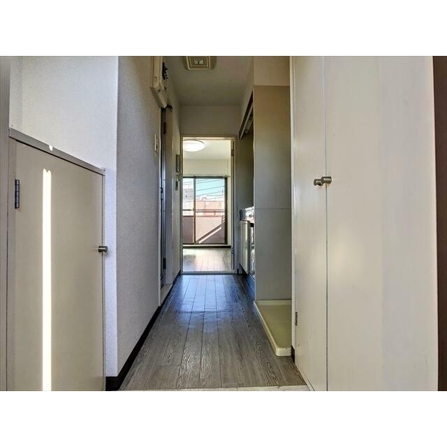 下駄箱の他にも玄関収納付き