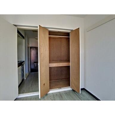 天井の高さまでしまえる押し入れです