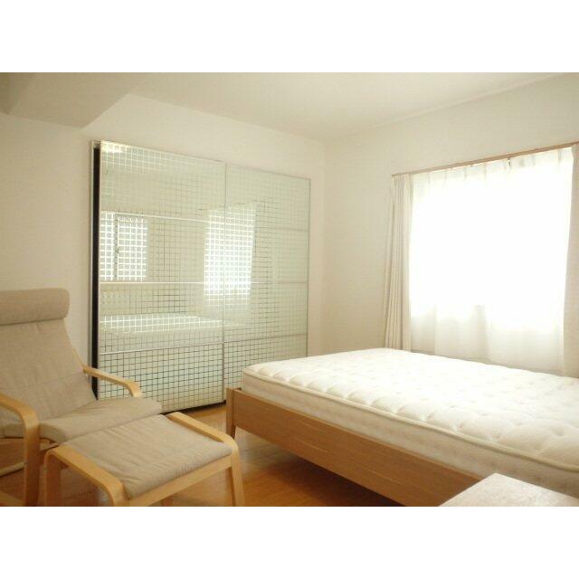 洋室です、収納もあります