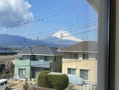 天気の良い日は富士山が見えます。