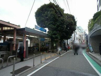 小田急小田原線「参宮橋」まで徒歩４分。