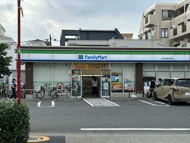 ファミリーマート世田谷教育会館前店