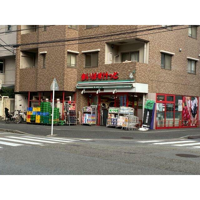 スーパーまいばすけっと新横浜1丁目店までは徒歩２分、110ｍです。