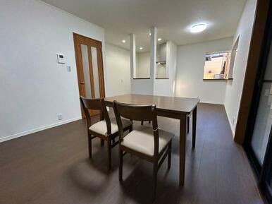 「LDK別角度」ダイニングテーブル設置しました