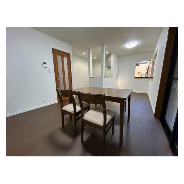 「LDK別角度」ダイニングテーブル設置しました