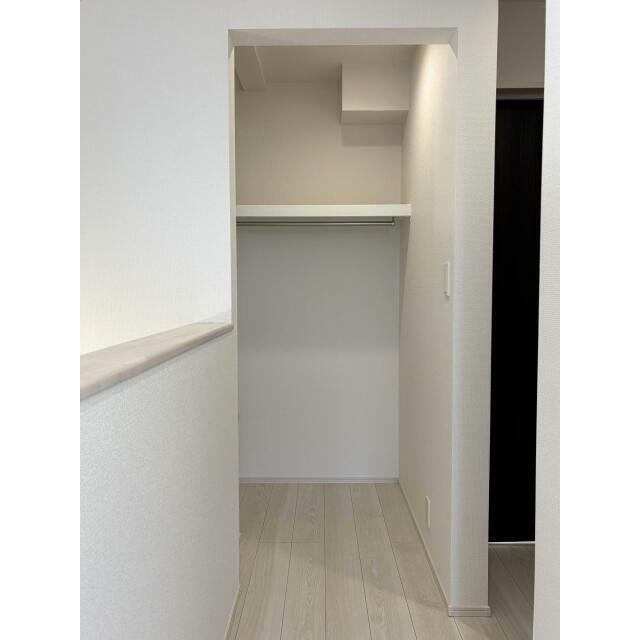 【2階廊下WIC（3号棟）】オープンタイプのWICを採用しました。扉がないので風が通りやすく湿気対策にも◎両