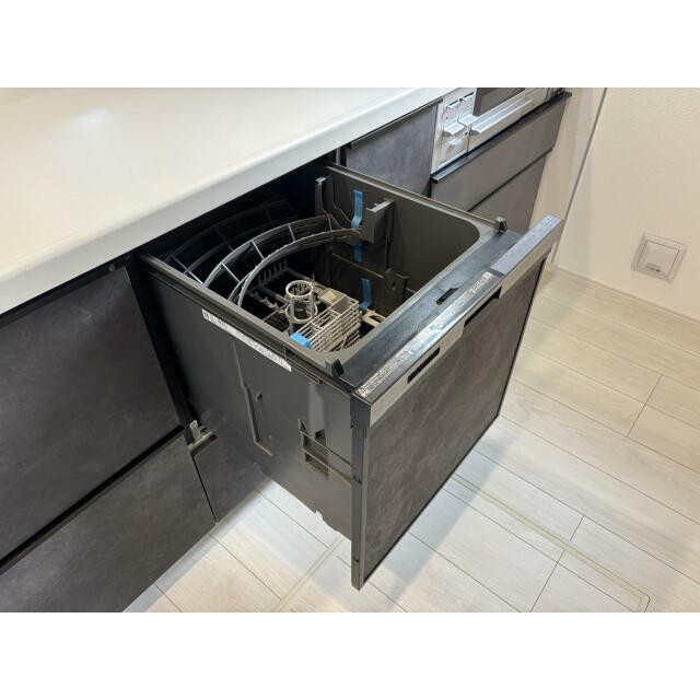 【食洗器（3号棟）】ビルトイン食洗器が標準仕様。時短はもちろん高温水洗浄で衛生面にも寄与します。