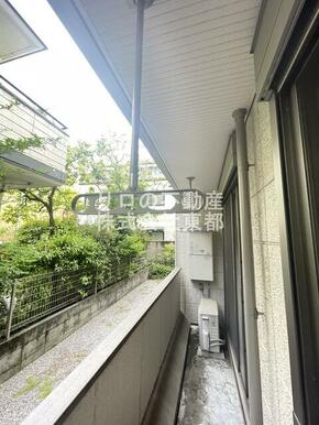 バルコニーがあるので洗濯物を太陽の下で干すことができます♪