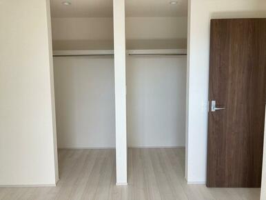 空間の使い方はいろいろ。服だけでなくさまざまなアイテムの収納にも◎（1号棟）