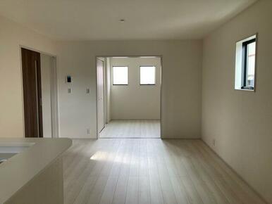 リラックスできる場所だからリビングは家具＆レイアウトにこだわりたい！（1号棟）