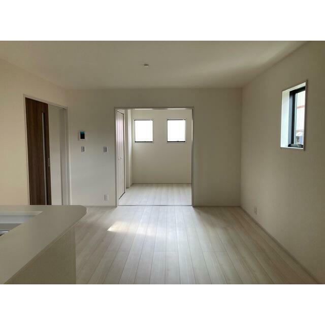 リラックスできる場所だからリビングは家具＆レイアウトにこだわりたい！（1号棟）