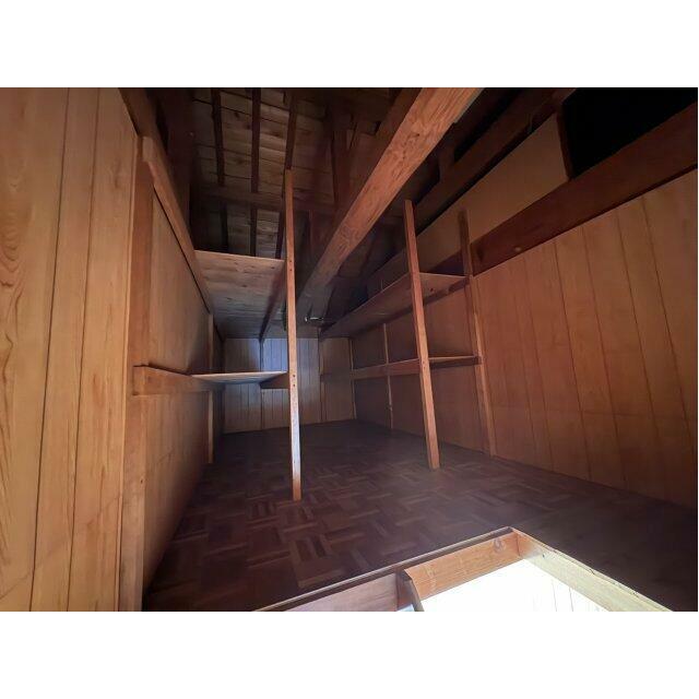 大容量の屋根裏収納スペース
