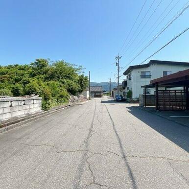 東側道路