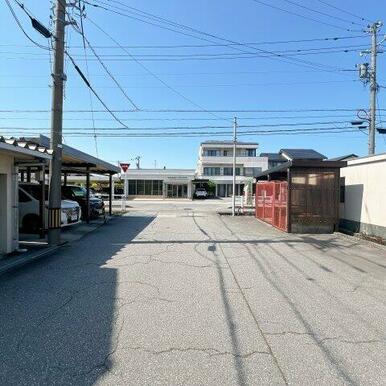東側道路