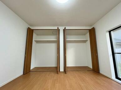 「洋室8帖」大きなクローゼットがございます