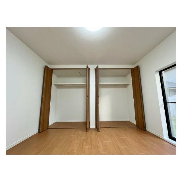 「洋室8帖」大きなクローゼットがございます