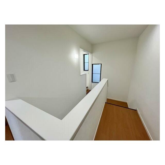 「階段」広々とした階段です