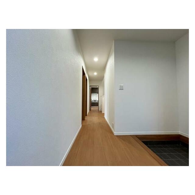 「廊下」広々とした廊下です
