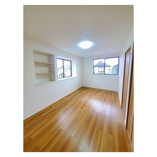 2階洋室約7.5帖、別角度から