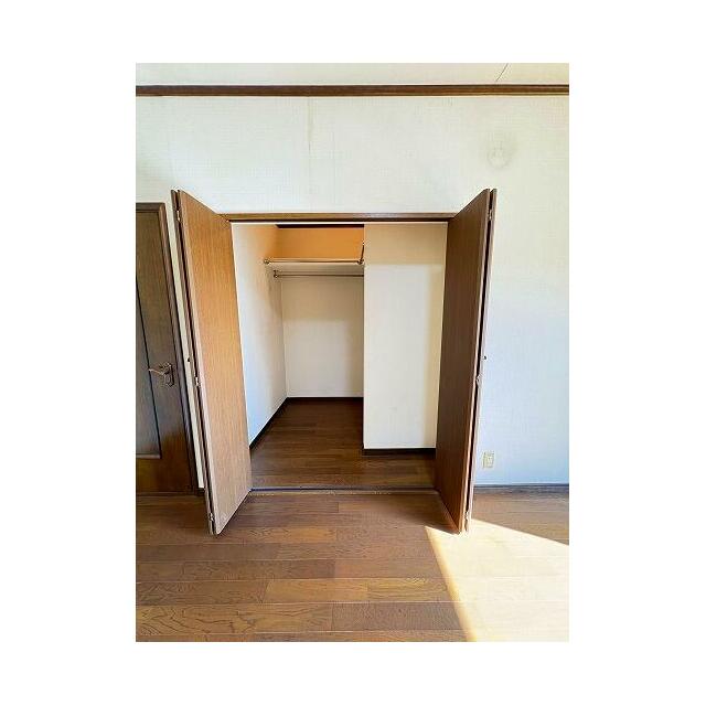 2F南西側洋室収納