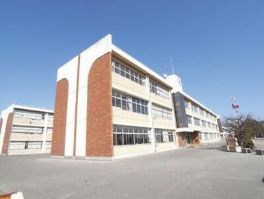 戸祭小学校　760ｍ/徒歩10分、車2分